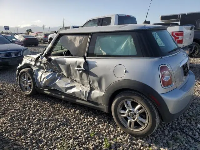 2011 MINI COOPER 