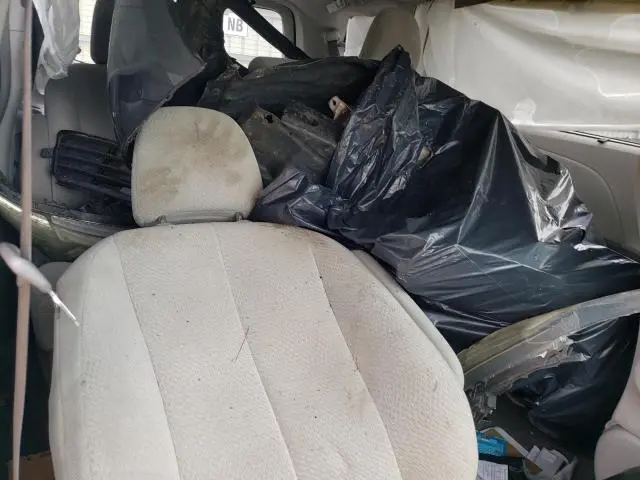 2013 TOYOTA SIENNA LE  