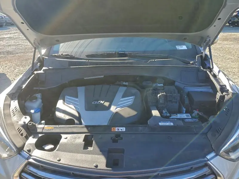 2017 HYUNDAI SANTA FE SE  