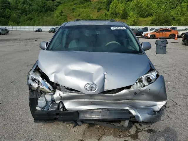 2011 TOYOTA SIENNA XLE  