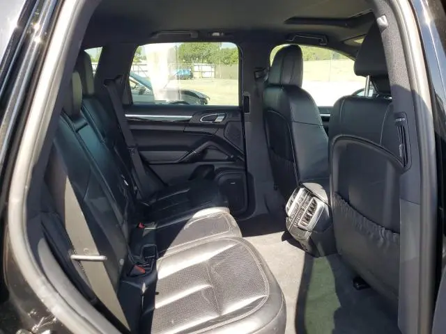 2017 PORSCHE CAYENNE   