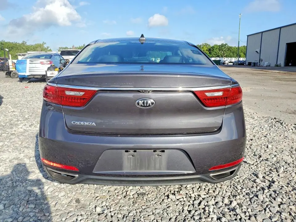 2018 KIA CADENZA PREMIUM  