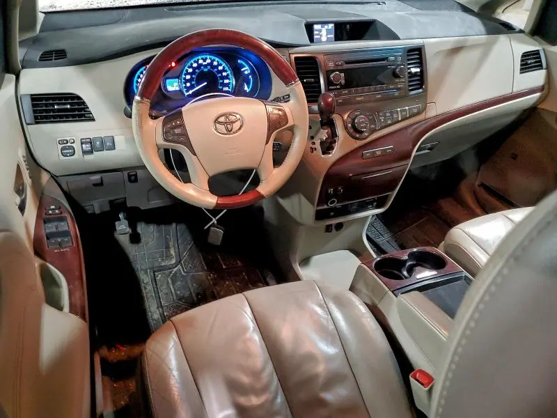 2011 TOYOTA SIENNA XLE  