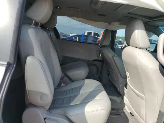 2011 TOYOTA SIENNA XLE  