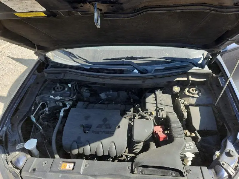 2015 MITSUBISHI OUTLANDER ES  
