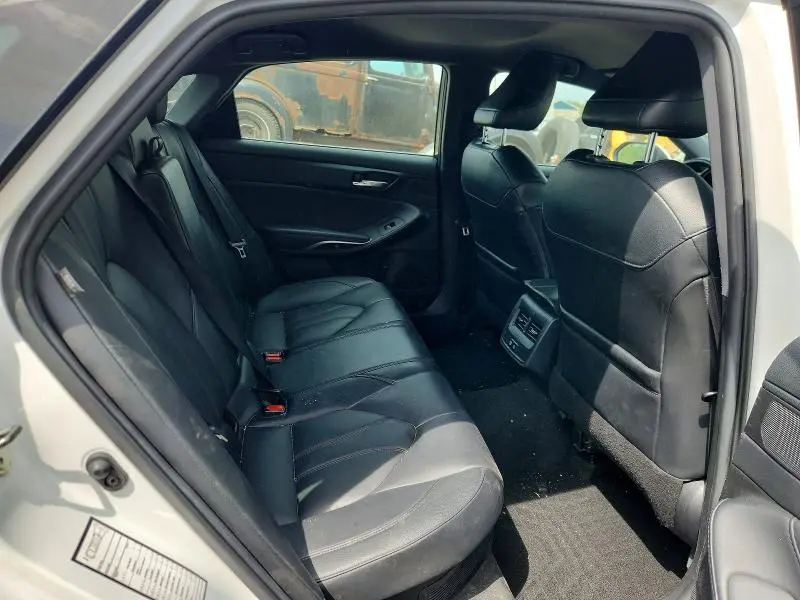 2021 TOYOTA AVALON XLE  