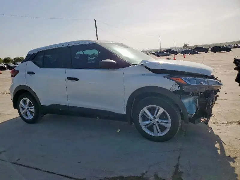 2022 NISSAN KICKS S  