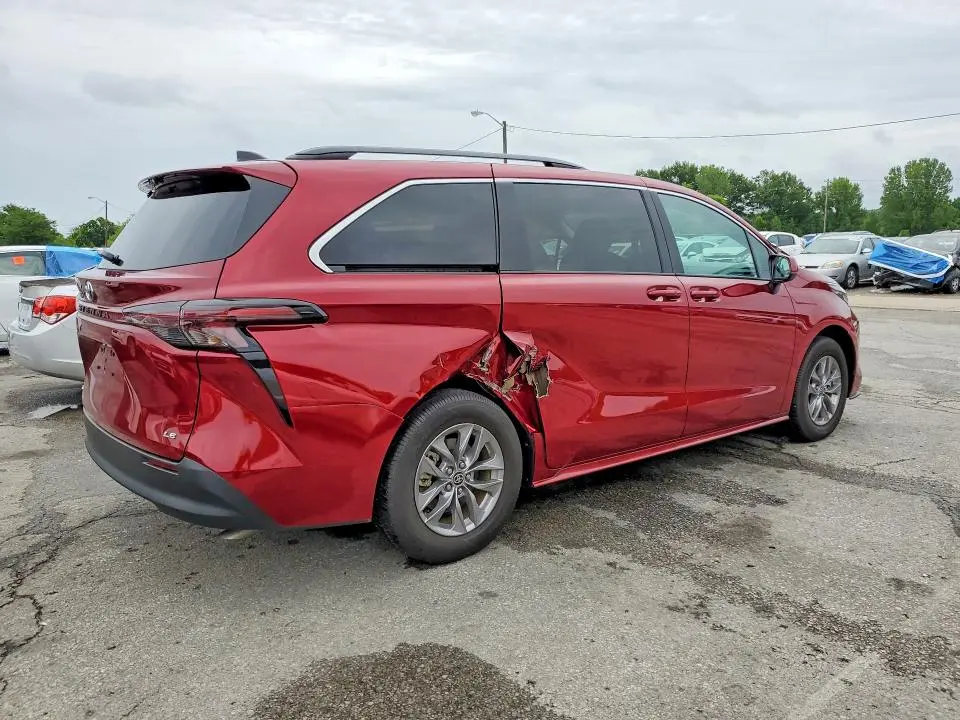 2025 TOYOTA SIENNA LE  