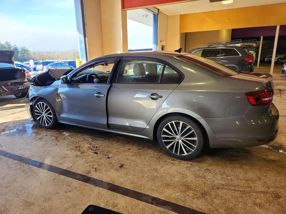 2016 VOLKSWAGEN JETTA SPORT  