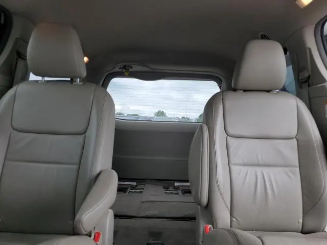 2017 TOYOTA SIENNA XLE  