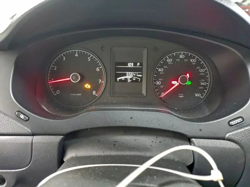 2011 VOLKSWAGEN JETTA SE  