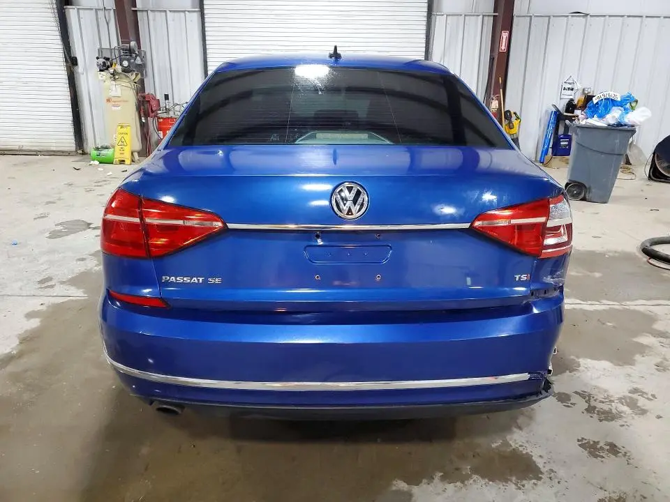 2016 VOLKSWAGEN PASSAT SE  