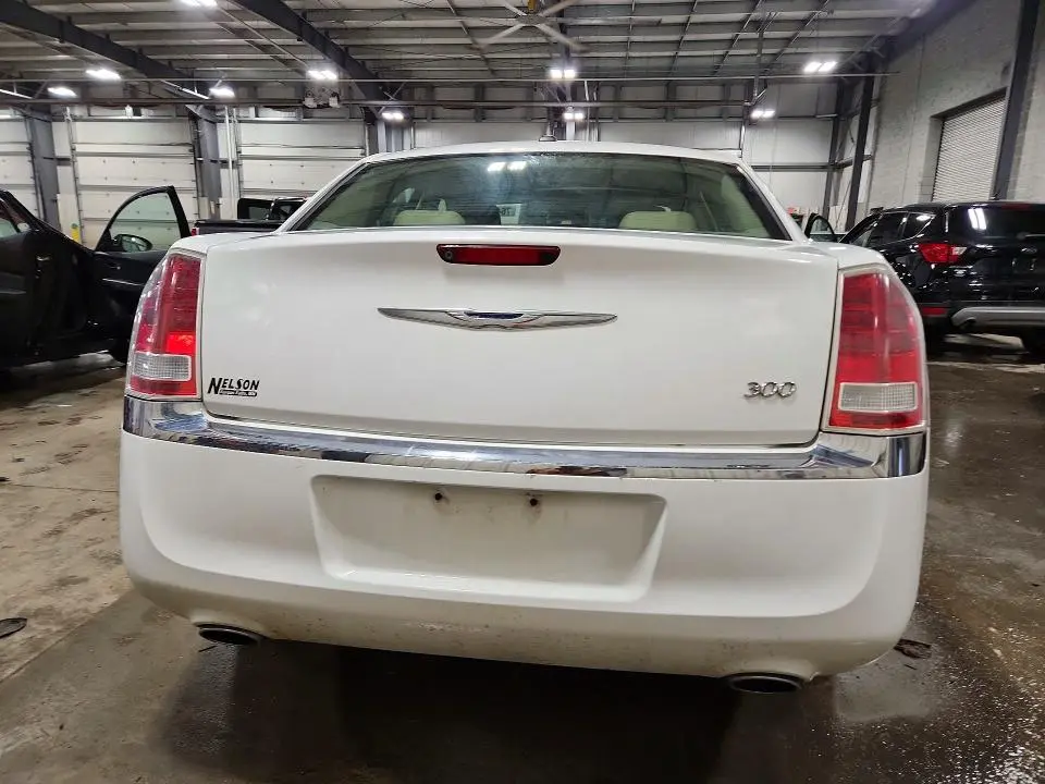 2011 CHRYSLER 300 LIMITED  