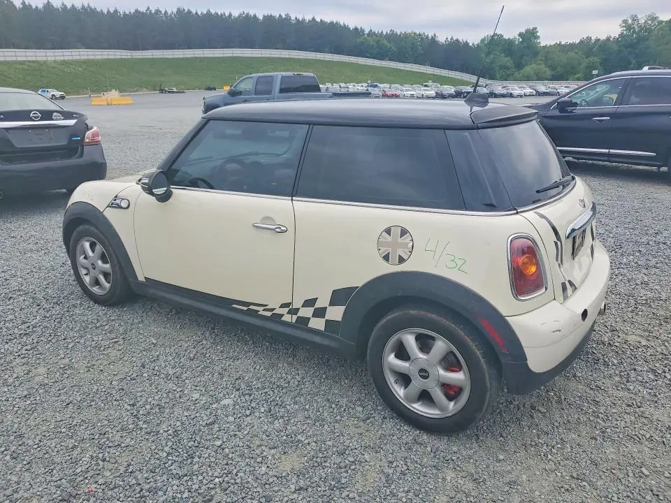2010 MINI COOPER   