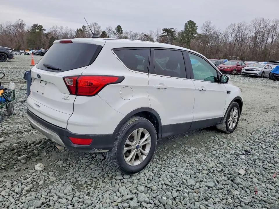 2019 FORD ESCAPE SE  