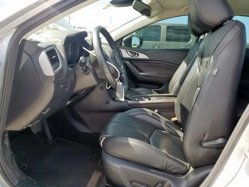 2018 MAZDA 3 TOURING  
