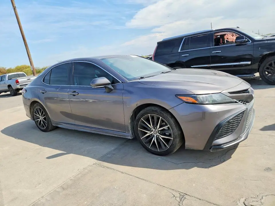 2022 TOYOTA CAMRY SE  