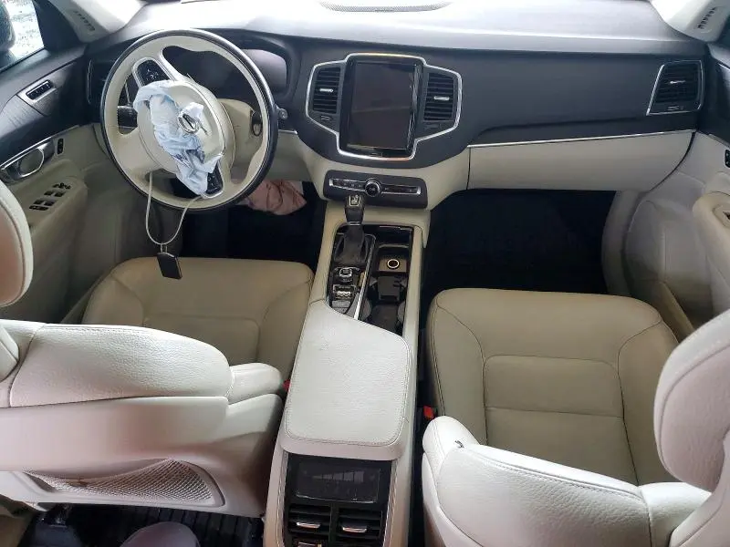 2020 VOLVO XC90 T6 MOMENTUM  