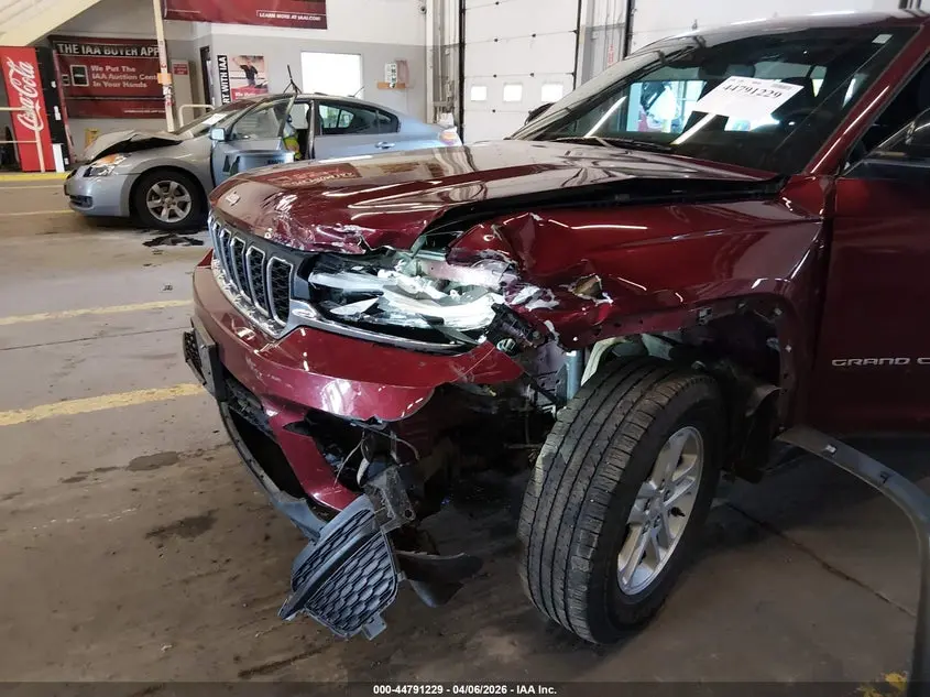 2024 JEEP GRAND CHEROKEE LAREDO 4X4