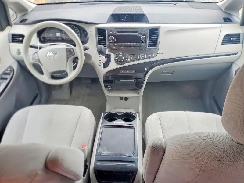 2013 TOYOTA SIENNA LE  