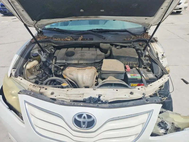 2011 TOYOTA CAMRY LE  