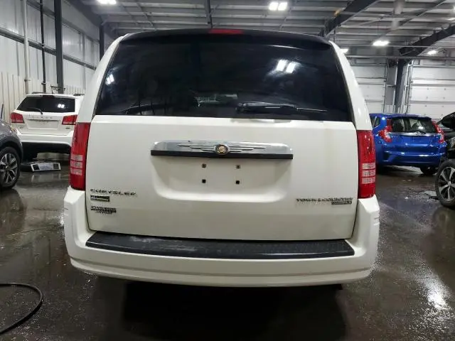 2010 CHRYSLER TOWN & COUNTRY LX  