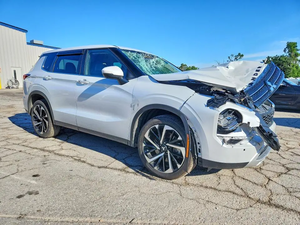 2023 MITSUBISHI OUTLANDER SE  