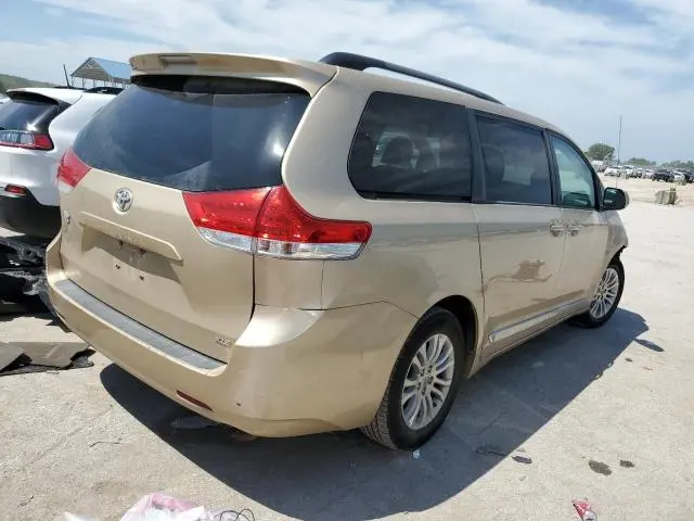 2012 TOYOTA SIENNA XLE  