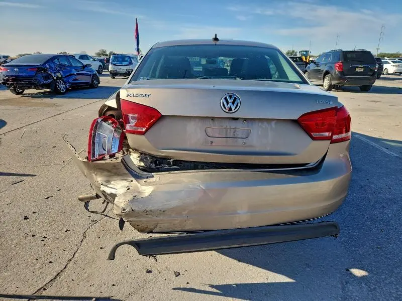 2015 VOLKSWAGEN PASSAT SE  