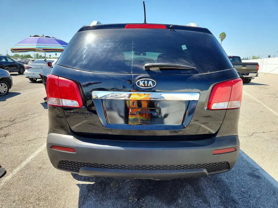 2011 KIA SORENTO LX  