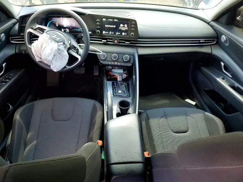 2025 HYUNDAI ELANTRA   