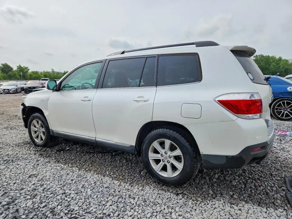 2011 TOYOTA HIGHLANDER SE  