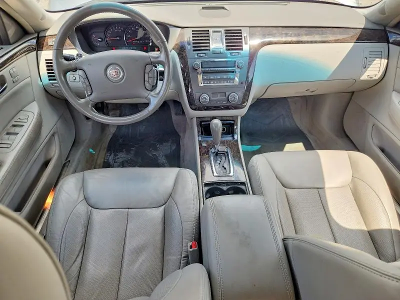 2010 CADILLAC DTS LUXURY COLLECTION  