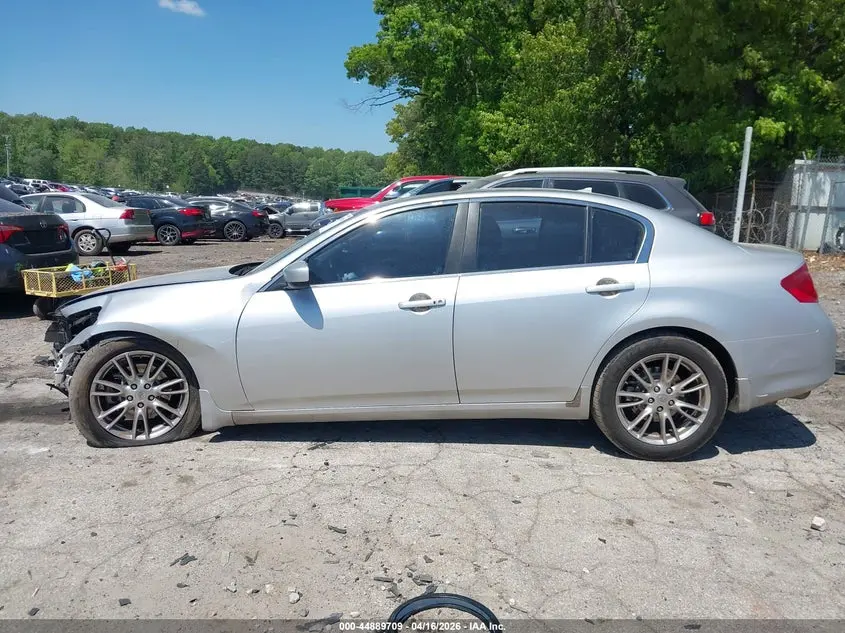 2013 INFINITI G37 JOURNEY