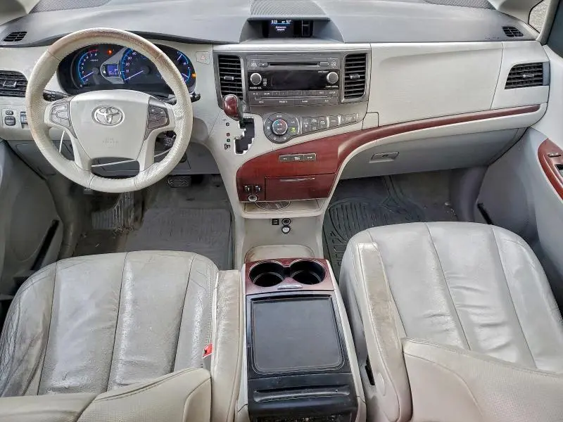 2012 TOYOTA SIENNA SE 8-PASSENGER  