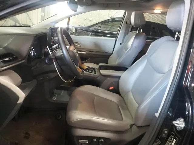 2023 TOYOTA SIENNA XLE  