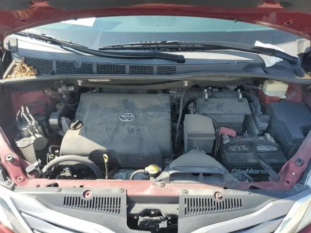 2016 TOYOTA SIENNA XLE  