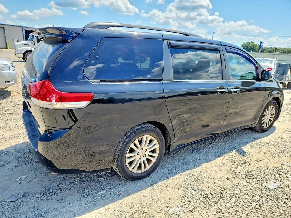 2013 TOYOTA SIENNA XLE 8-PASSENGER  