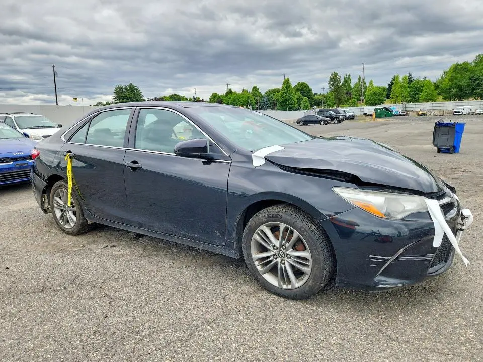 2017 TOYOTA CAMRY SE  