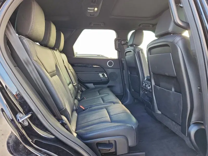 2019 LAND ROVER DISCOVERY SE  