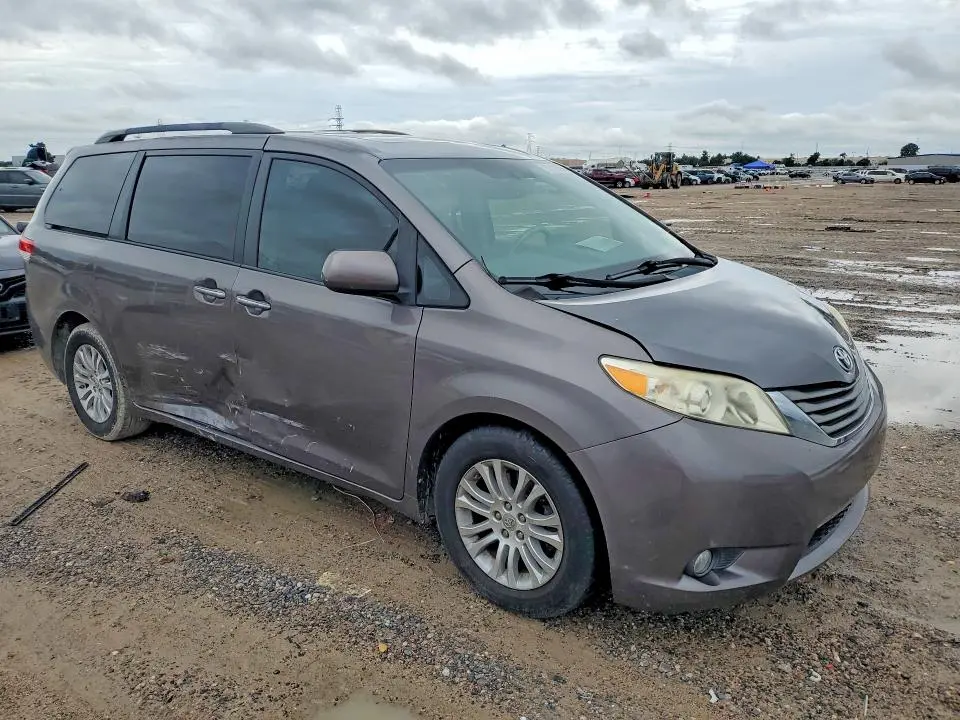 2012 TOYOTA SIENNA XLE 8-PASSENGER  