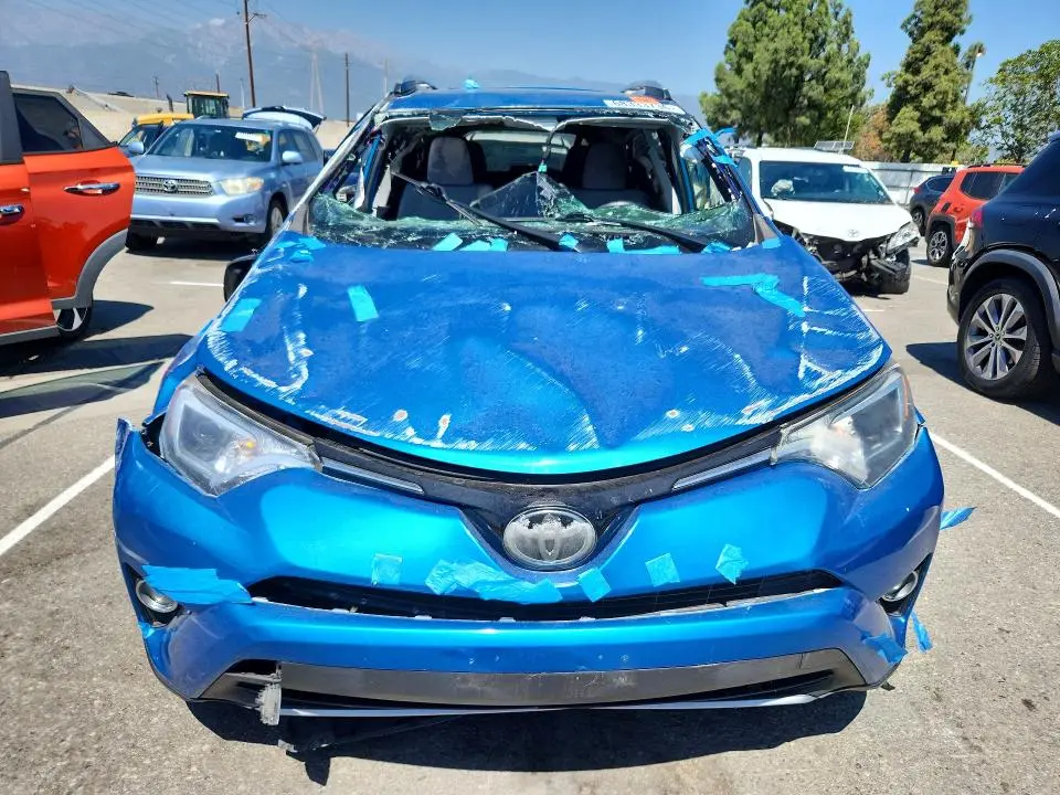 2018 TOYOTA RAV4 XLE  