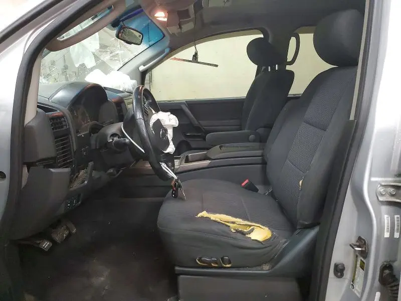 2010 NISSAN TITAN SE  
