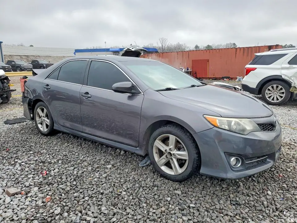 2014 TOYOTA CAMRY SE  