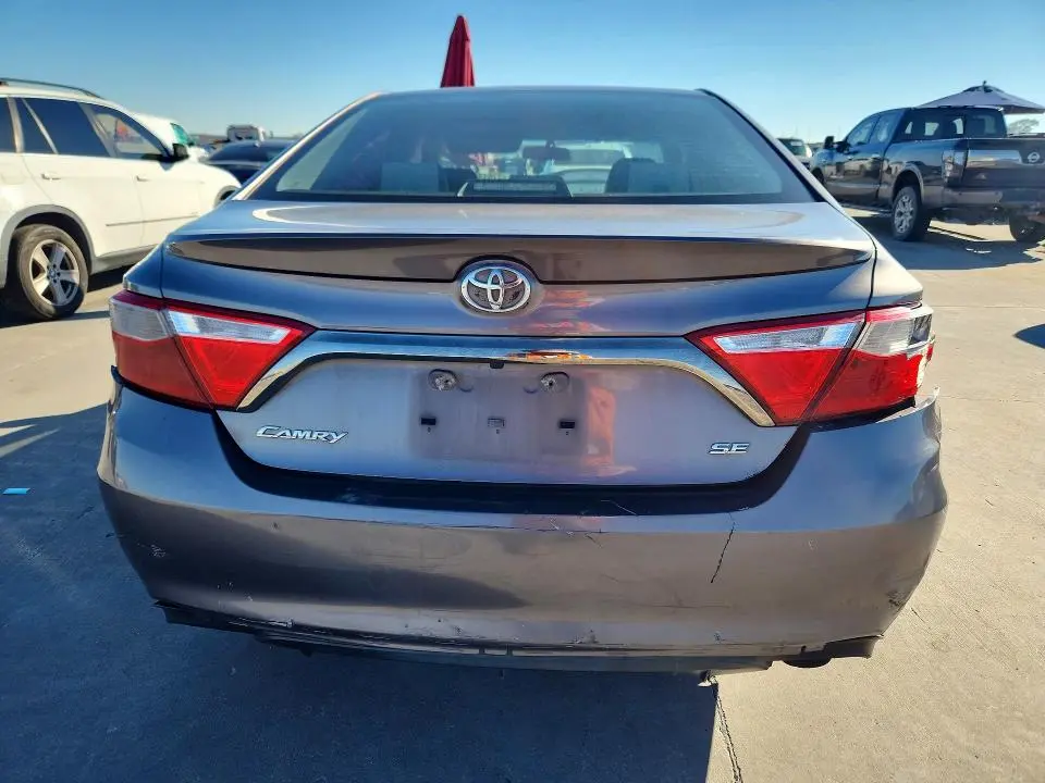 2015 TOYOTA CAMRY SE  