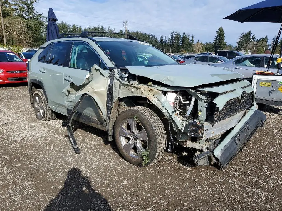 2023 TOYOTA RAV4 XLE  