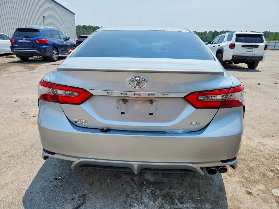 2018 TOYOTA CAMRY SE  