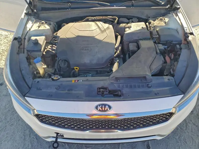 2017 KIA CADENZA PREMIUM  