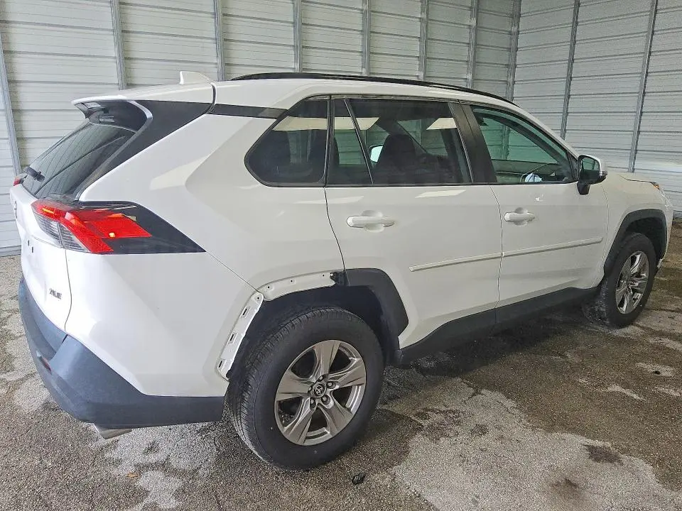 2022 TOYOTA RAV4 XLE  