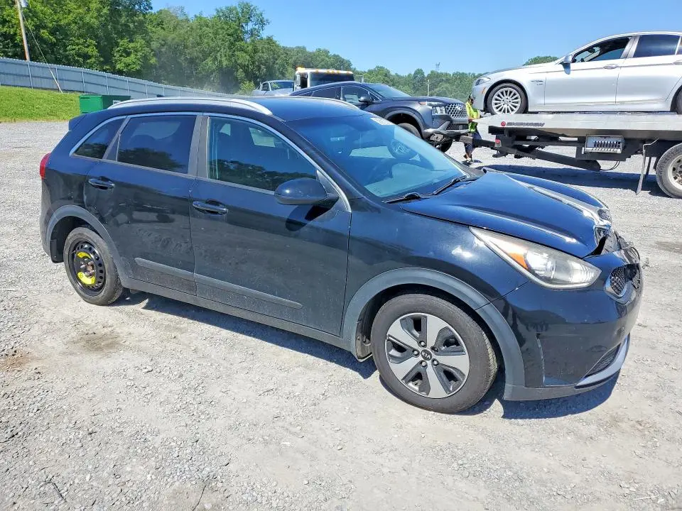 2017 KIA NIRO LX  